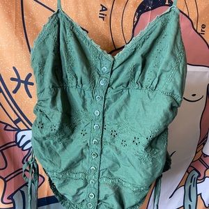 Green cropped tank top 💚🌿